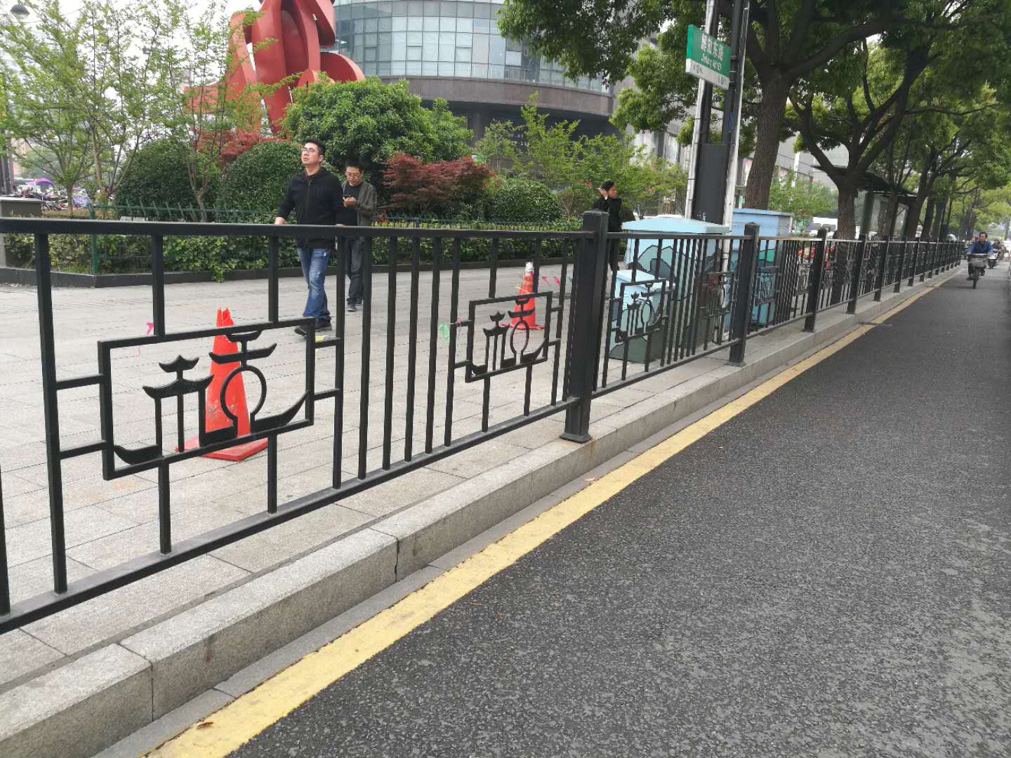 道路護欄廠家簡述護欄的養護方式