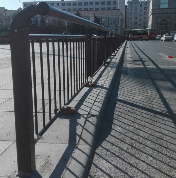 道路邊緣護欄