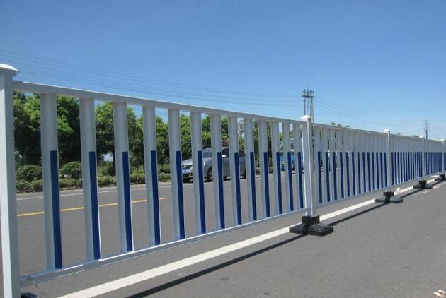 揚州道路護欄如何提高防銹能力