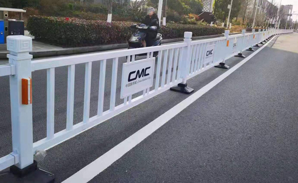 湖州道路護欄如何安全施工