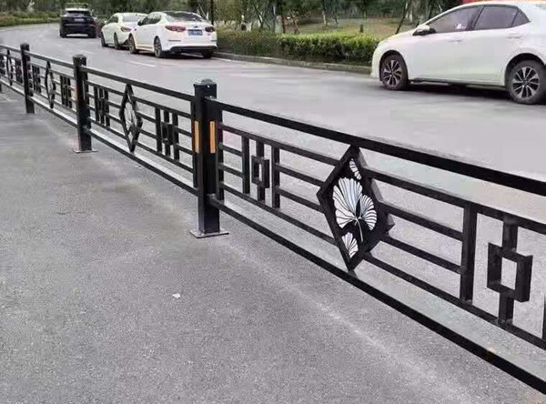 南通道路護欄如何完善施工方案
